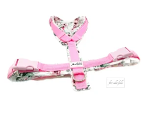Gepolstertes Hundegeschirr in Rosa mit Blumenprint, ideal für kleine Hunde und anpassbar für größere Rassen, vereint Komfort und Mode.
