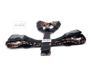 Gepolstertes Hundegeschirr im Leopardenmuster mit verstellbaren Gurten für kleine und große Hunde, garantiert ein weiches Tragegefühl.