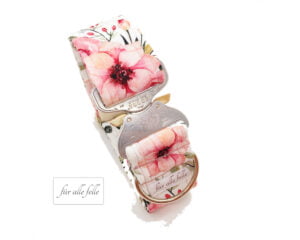 Premium Softshell-Hundehalsband mit COBRA®-Schnalle und floralem Design von "Für alle Felle", verkörpert Handwerkskunst und ethischen Luxus.