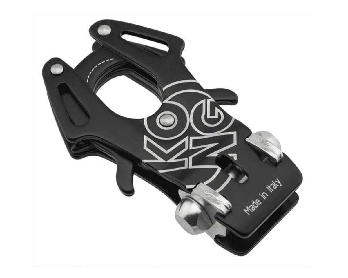 Kong Frog® Karabinerhaken in Schwarz mit einzigartigem Schnellverschluss-Design und gravierter Verzierung, hergestellt in Italien.