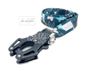 Exklusive 'Tropischer Kolibri' Softshell-Hundeleine mit farbenfrohem Design und Kong Frog® Karabiner, versehen mit dem eleganten Logo von 'Für alle Felle'