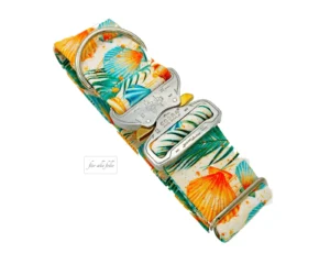 Farbenfrohes Hundehalsband mit tropischem Muschel-Muster aus Softshell-Stoff und Metall-Cobra-Schnalle, erhältlich bei fuerallefelle.net